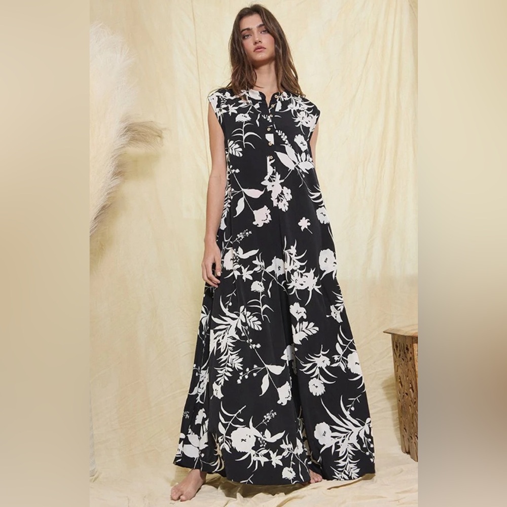 NWOT Bucketlist Floral Jumpsuit Size L